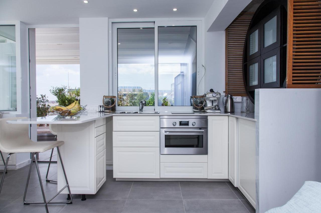 Gorgeous Penthouse With Private Jacuzzi And Amazing View! Lägenhet Aten Exteriör bild