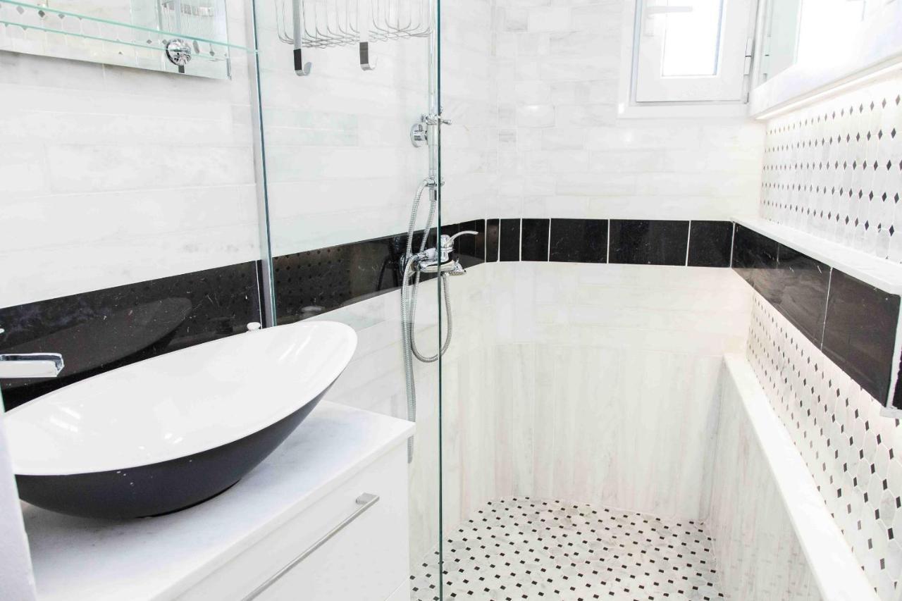Gorgeous Penthouse With Private Jacuzzi And Amazing View! Lägenhet Aten Exteriör bild
