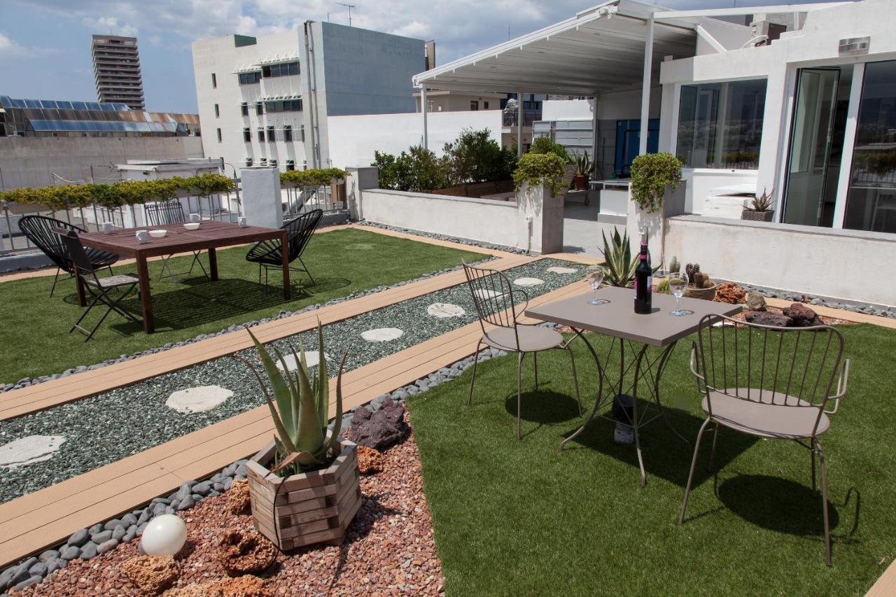 Gorgeous Penthouse With Private Jacuzzi And Amazing View! Lägenhet Aten Exteriör bild