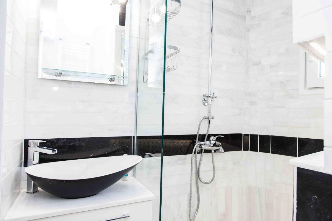 Gorgeous Penthouse With Private Jacuzzi And Amazing View! Lägenhet Aten Exteriör bild