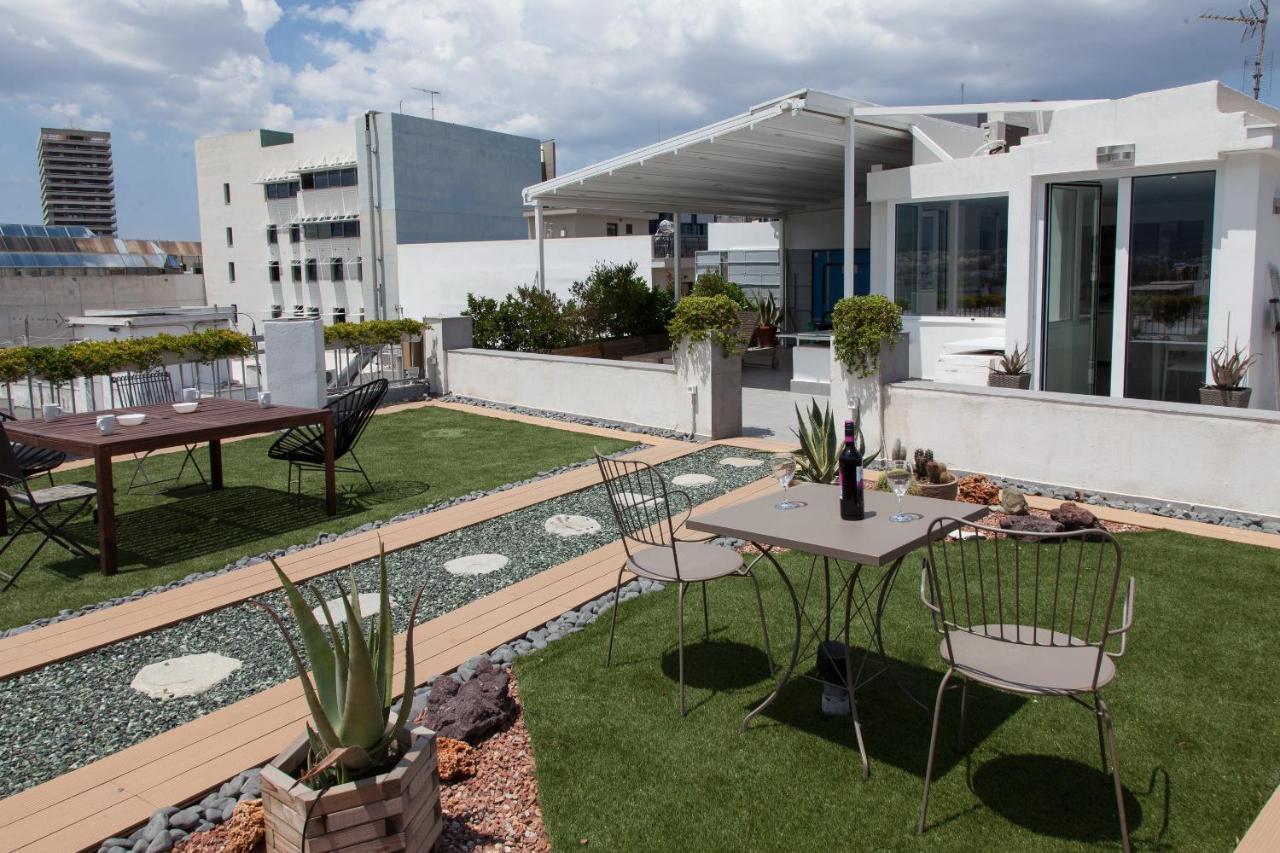 Gorgeous Penthouse With Private Jacuzzi And Amazing View! Lägenhet Aten Exteriör bild