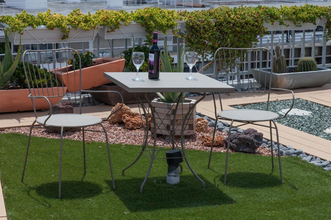 Gorgeous Penthouse With Private Jacuzzi And Amazing View! Lägenhet Aten Exteriör bild