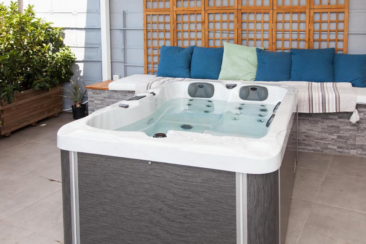 Gorgeous Penthouse With Private Jacuzzi And Amazing View! Lägenhet Aten Exteriör bild
