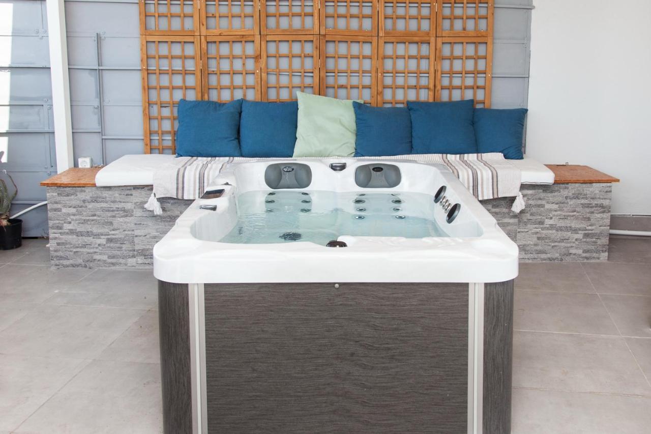 Gorgeous Penthouse With Private Jacuzzi And Amazing View! Lägenhet Aten Exteriör bild